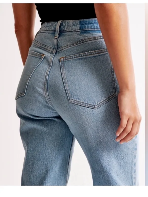 $100 Abercrombie & Fitch 90's high rise relaxed jeans in light wash 34/18R - Image 4