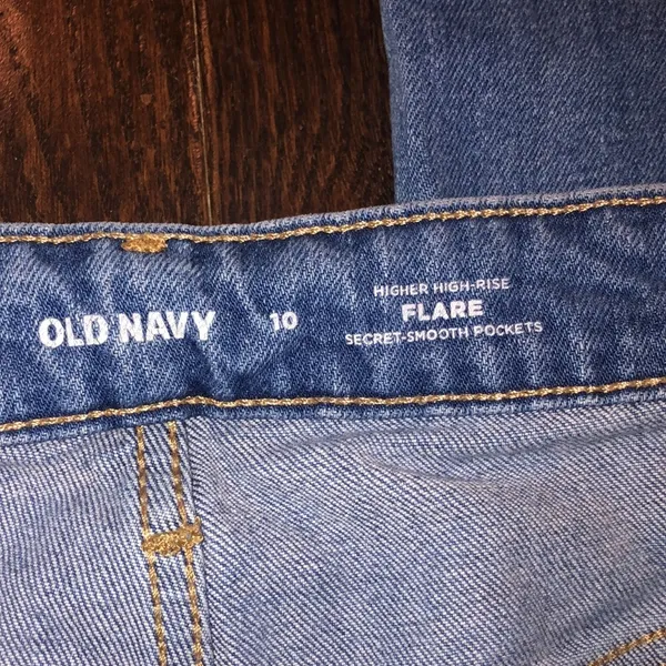 Old navy higher high rise flare jeans size 10 - Image 4