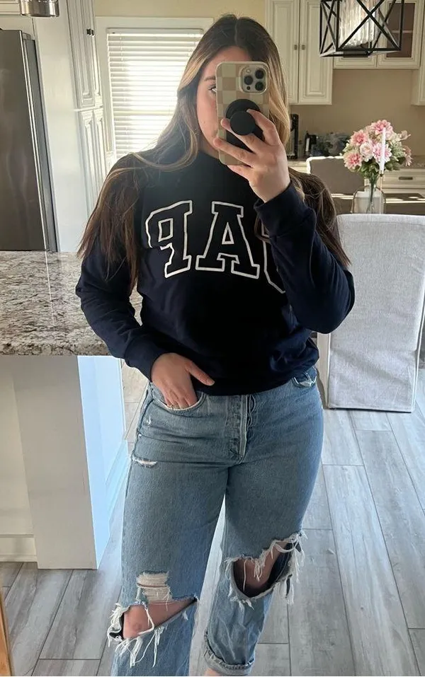 Gap crewneck sweater - Image 2