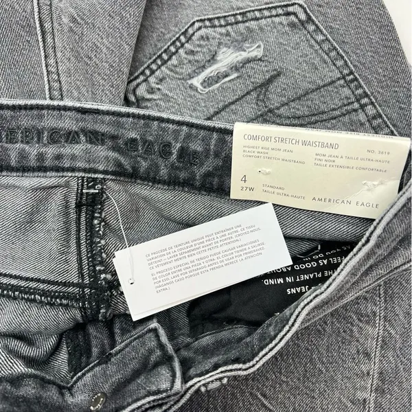 American Eagle highest rise mom jeans size 4 NWT grey distressed denim - Image 4