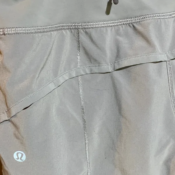Lululemon Shorts Hotty Grey Hot - Image 3
