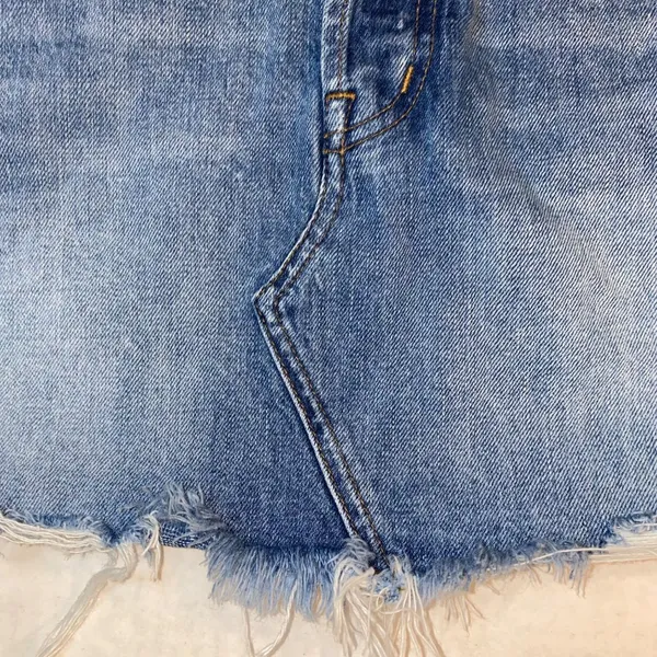 Madewell Womens 28 Rigid Denim‎ Relaxed Mini Skirt in Rosehill Wash Blue Raw Hem - Image 9
