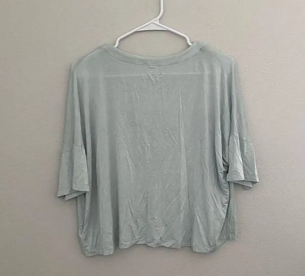 Beyond Yoga Women's Glacier Blus Swinging Cropped Tee Size Medium - Image 5