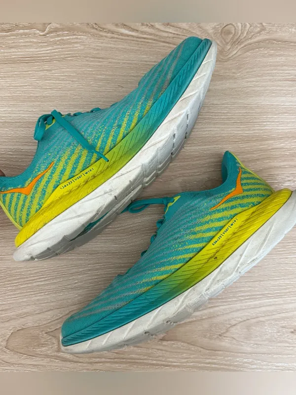 Hoka Women’s 10 B Mach 5 Sneakers Ceramic Teal Blue Yellow Workout Active - Image 3