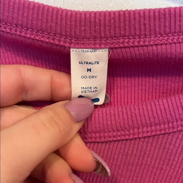 Old Navy Fuchsia Short Sleeve Women's Tee - Image 2