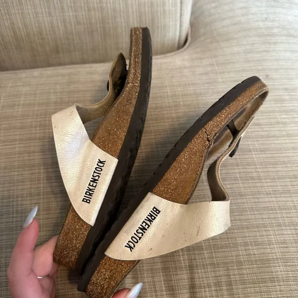 Birkenstock Gizeh in Light Gold Size 38 (US Size 7-7.5) - Image 9