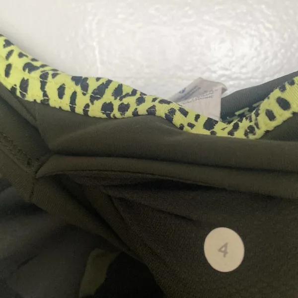 Lululemon Green Camo Style Leggings Size 4‎ - Image 6
