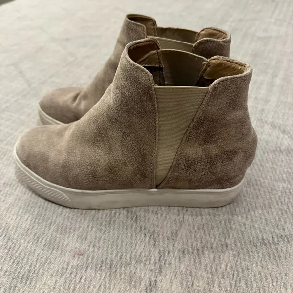 Very G Taupe Hidden Wedge Slip On Sneaker Booties Women’s 9 - Image 4