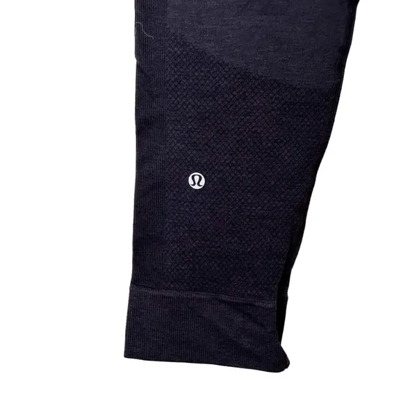 Lululemon Seamlessly Street Cropped Leggings Sz 6 - Image 4