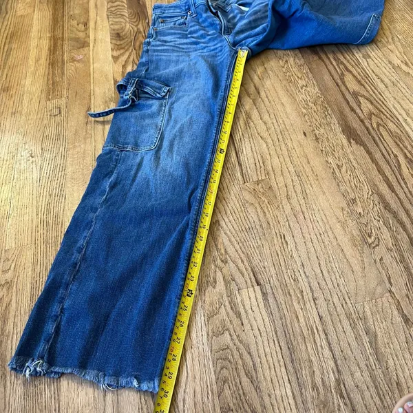 American Eagle Women 2 Wide Leg Cargo Jeans Medium Wash Raw Hem Stretch Denim - Image 3