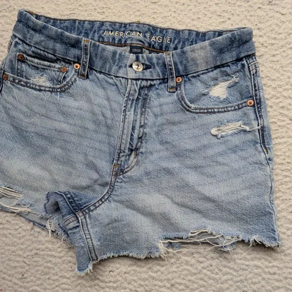 American Eagle Curvy Relaxed Short Light Wash Distressed Denim‎ Size 6 Strigid - Image 3
