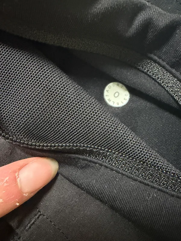 Lululemon Shorts Speed Up 2.5" - Image 3
