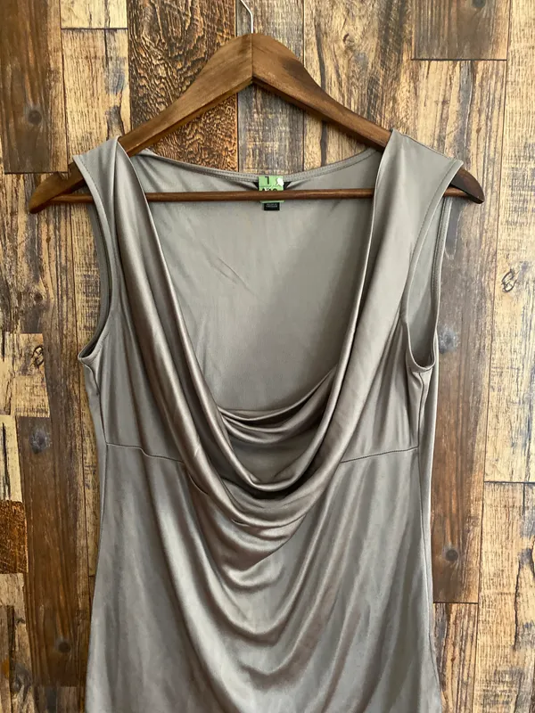 Ann Taylor women's sleeveless blouse size small 100% Rayon gray - Image 2
