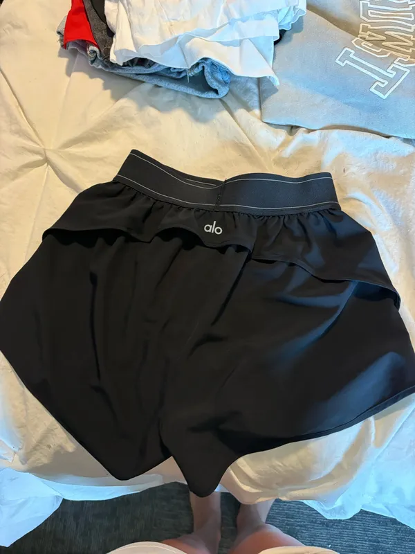 Alo Yoga shorts - Image 2