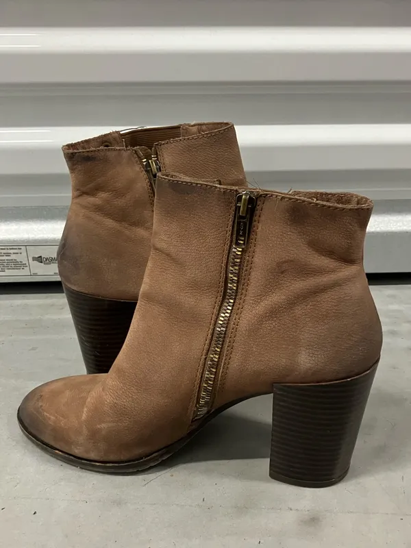 Nicole booties size 9 Brown - Image 5