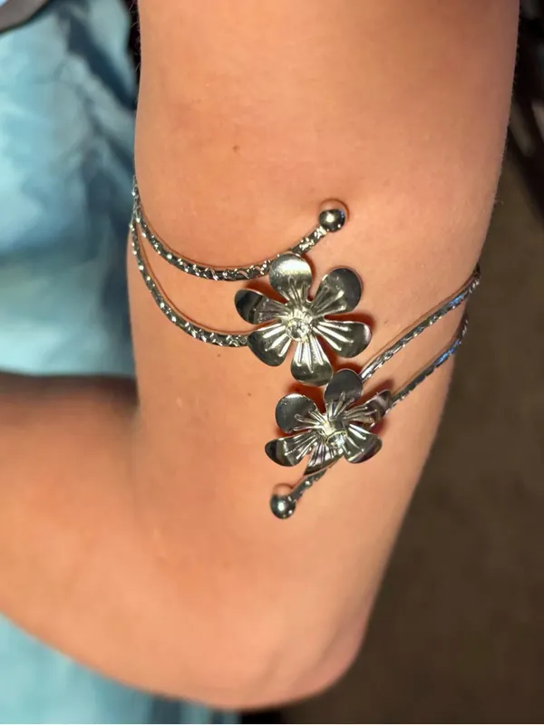 Beautiful Silver 2 Piece Floral Arm Cuffs - Image 3