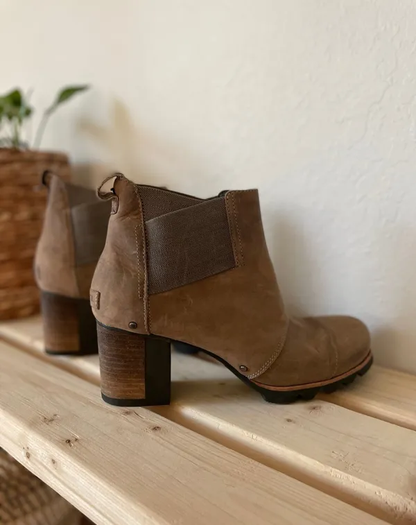 Sorel Addington Heeled Chelsea Boots Tan Size 10 - Image 2