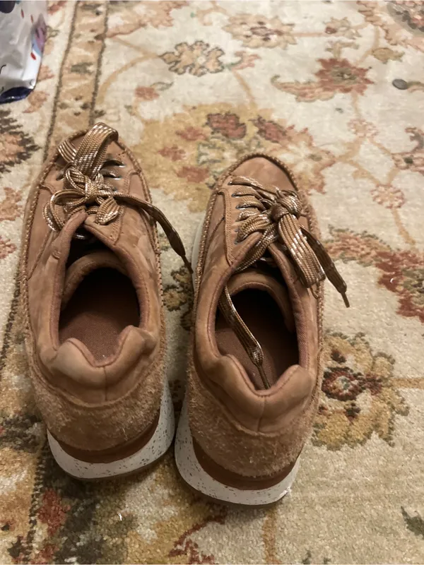 UGG Men’s Chestnut Suede Lace-Up Sneakers - Image 4