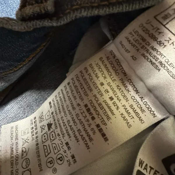 Levi’s wedgie straight jeans 28 button fly - Image 7