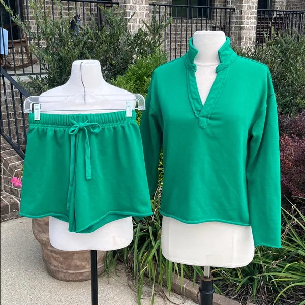 Matching Bright Dark Green Knit Set Pullover Shorts Size XS - Image 5