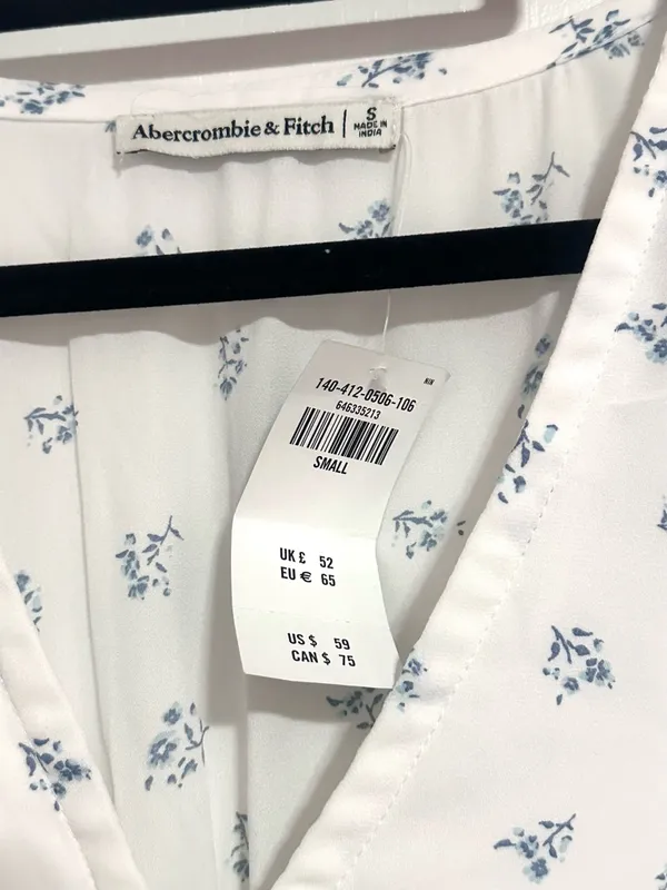 Abercrombie & Fitch Floral V-Neck Blouse White Size Small - Image 4