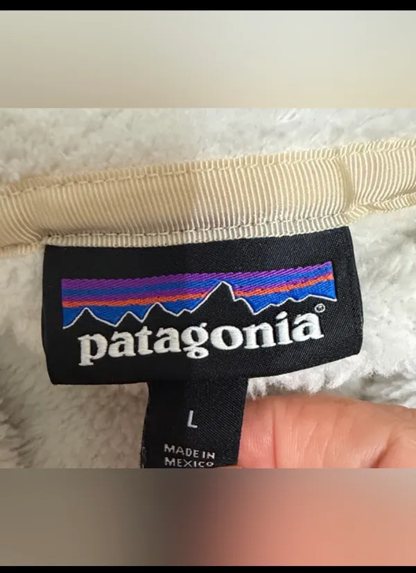 Patagonia Oatmeal Pullover Snap Fleece - size Large. ***refer to measurements for size. Gently Warn and excellent condition. Measurements approximately from armpit to armpit 19.5” not fully stretched out x 25” long. Non-smoking home. Priced at as is condition. Don’t like my price make a reasonable offer! And thank you for checking my closet! - Image 4