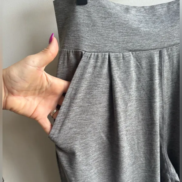 Vuori Lux At‎ Ease High Rise Cropped Pants Large workout yoga athleisure - Image 3