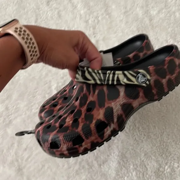 Crocs (NWT) Classic Animal Remix Clogs in Black Multi Animal, Size: 7 - Image 5