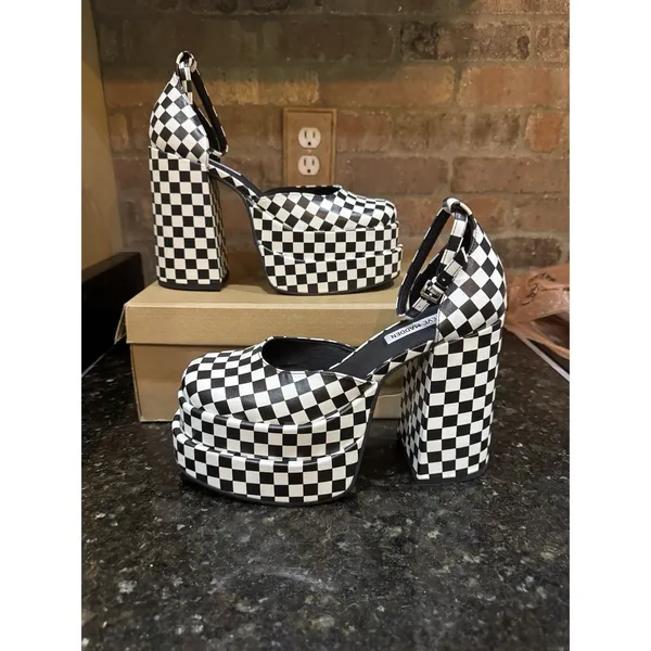 The Steve Madden Charlize Platform Pump in black and white Checkered Size 8.5 - Image 3