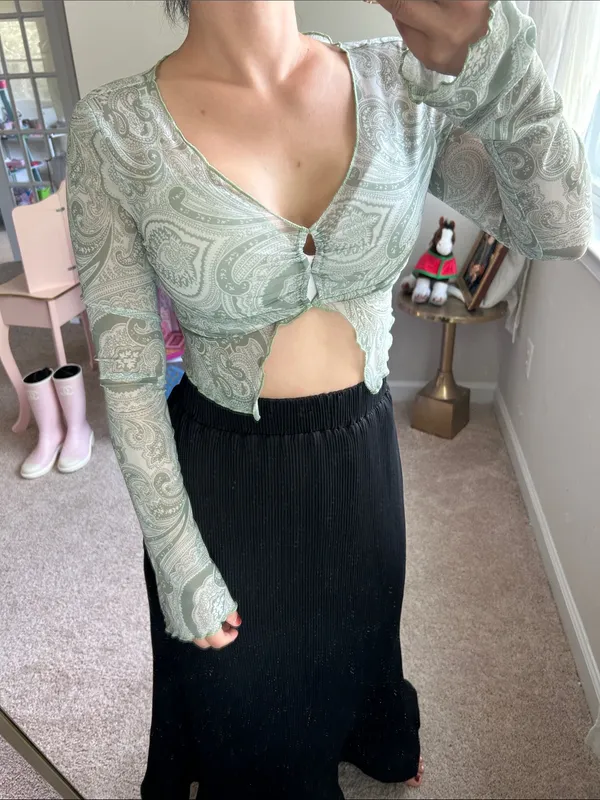 Paisley cropped top. S Green - Image 3