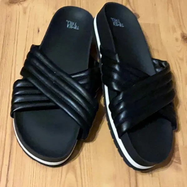Time and Tru Black Quilted Crisscross Slide Sandals - Image 2