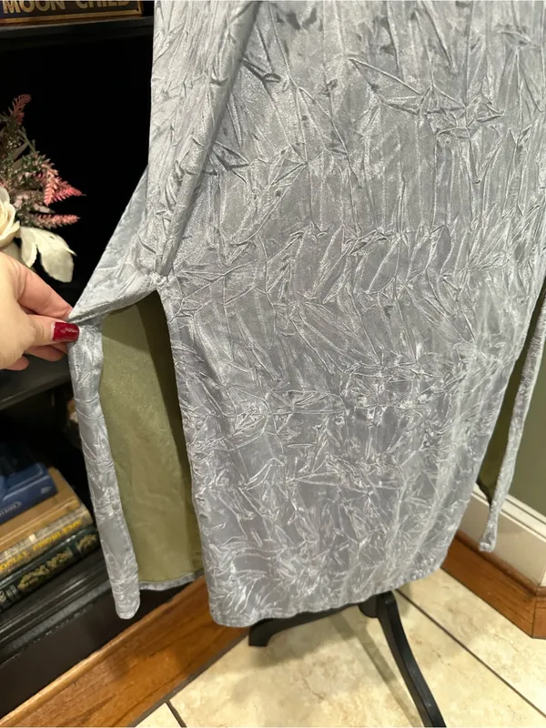 Urban Renewal Remnants Tie-Shoulder Velvet Midi Dress Size Medium - Image 4
