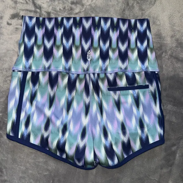 FP Movement Island Time Printed Shorts M Blue Ikat High Rise Activewear Gym - Image 4