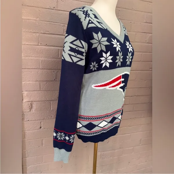 NFL V-Neck New England patriots fair isle sweater Sweater Blue and Gray small - Image 2