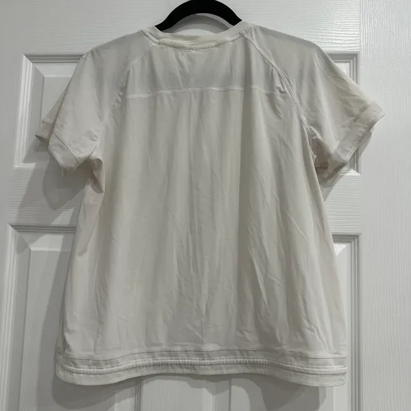 Lululemon T Shirt Size 8 - Image 5