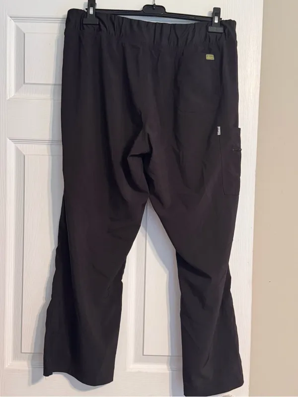 Women's Activate by Med Couture Black 8747 Yoga Cargo Scrub Pants Size XL Petite - Image 3