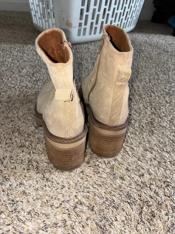 Tan Boots Size 7.5 - Image 2