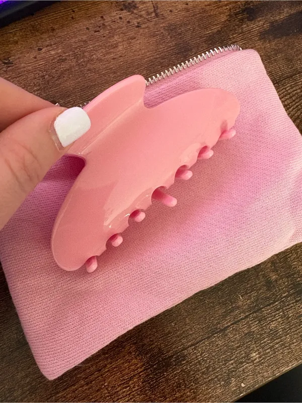 Brand Nee Parke Claw Clip in the Color Fairy - Image 3