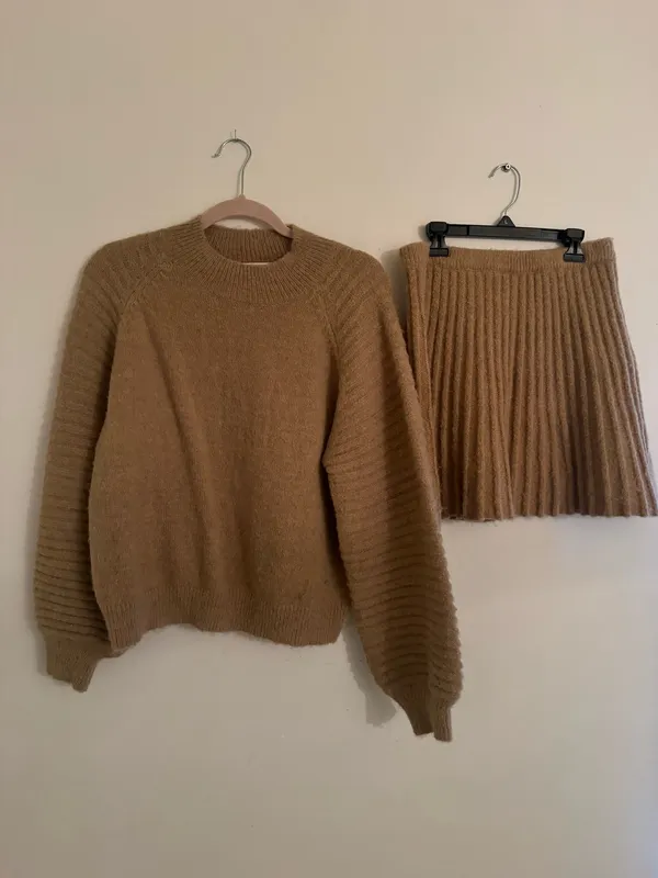 Tan Sweater Skirt Set Size L - Image 4
