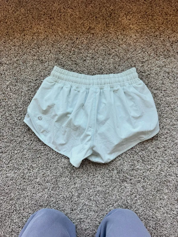 Lululemon Hotty Hot Short 2.5 - Image 4