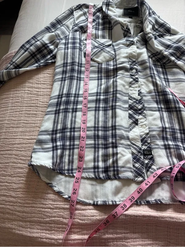 Rails‎ Classic White & Navy Plaid Button-Down Shirt size Medium - Image 8