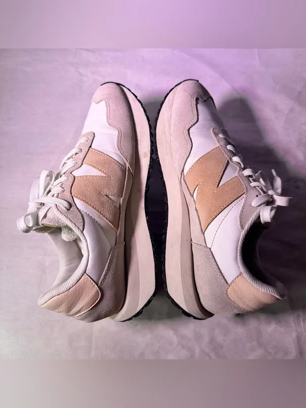 New Balance low-profile sneaker in white and beige - Image 8