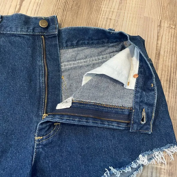 Vintage Lee Cut-Off Jean Shorts - size 14 - Image 3