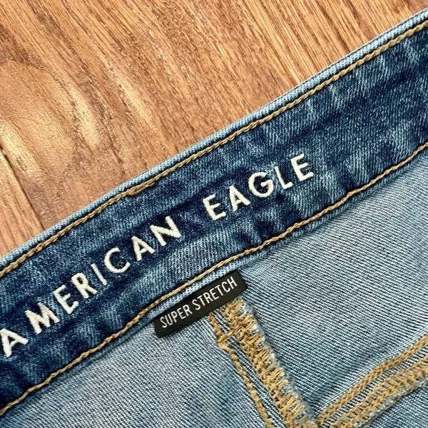 American eagle Tom girl midi distressed hem shorts size 8 - Image 3