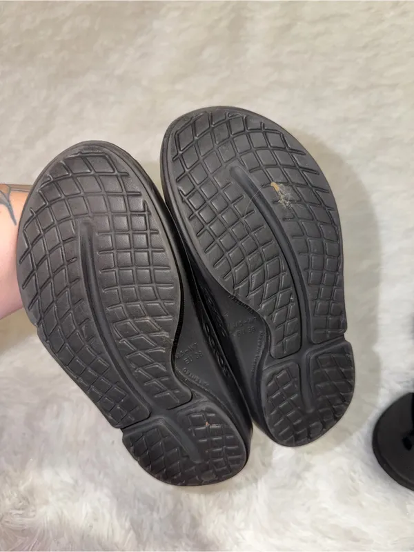 Oofos Black Slide Sandals - Comfortable Casual Slides Women’s 7 Men’s 5 - Image 3