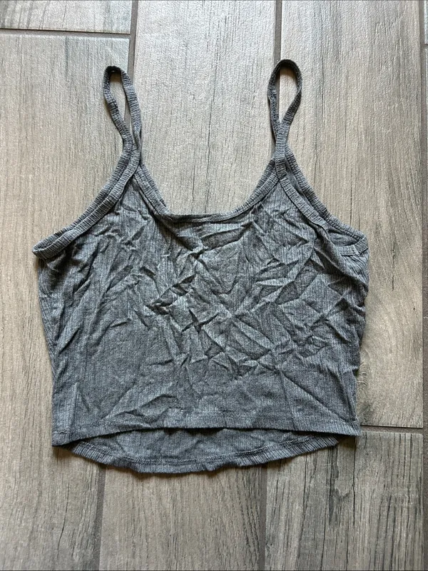 Tilly's Gray Ribbed V-Neck Cropped Cami - Image 3