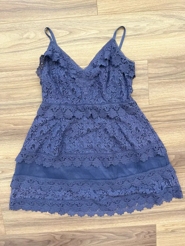 City Chic Dusty Periwinkle Lace Mini Dress | Tiered Crochet Lace | Adjustable Straps | XS (Fits S) - Image 3