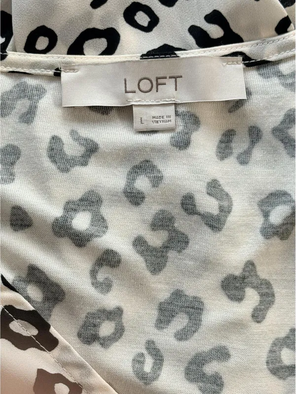 LOFT Leopard Print V-Neck Blouse Long Sleeve Animal Print Top Tan Black Size L - Image 5