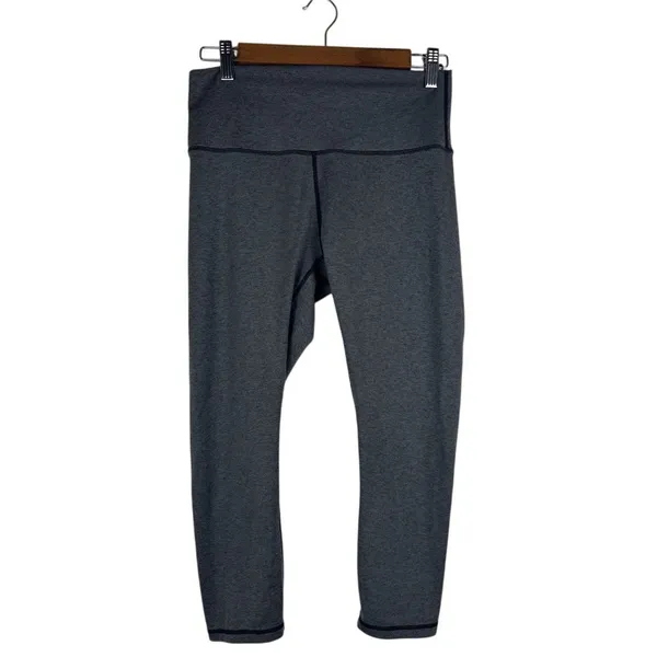 TYR Women's Medium Base Kinetic™‎ High-Rise 21" Leggings Gray Cropped Mid Calf - Image 2