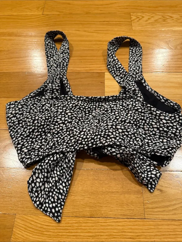 Abercrombie & Fitch top size small. - Image 3